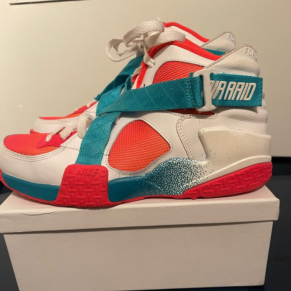 Men's footwear